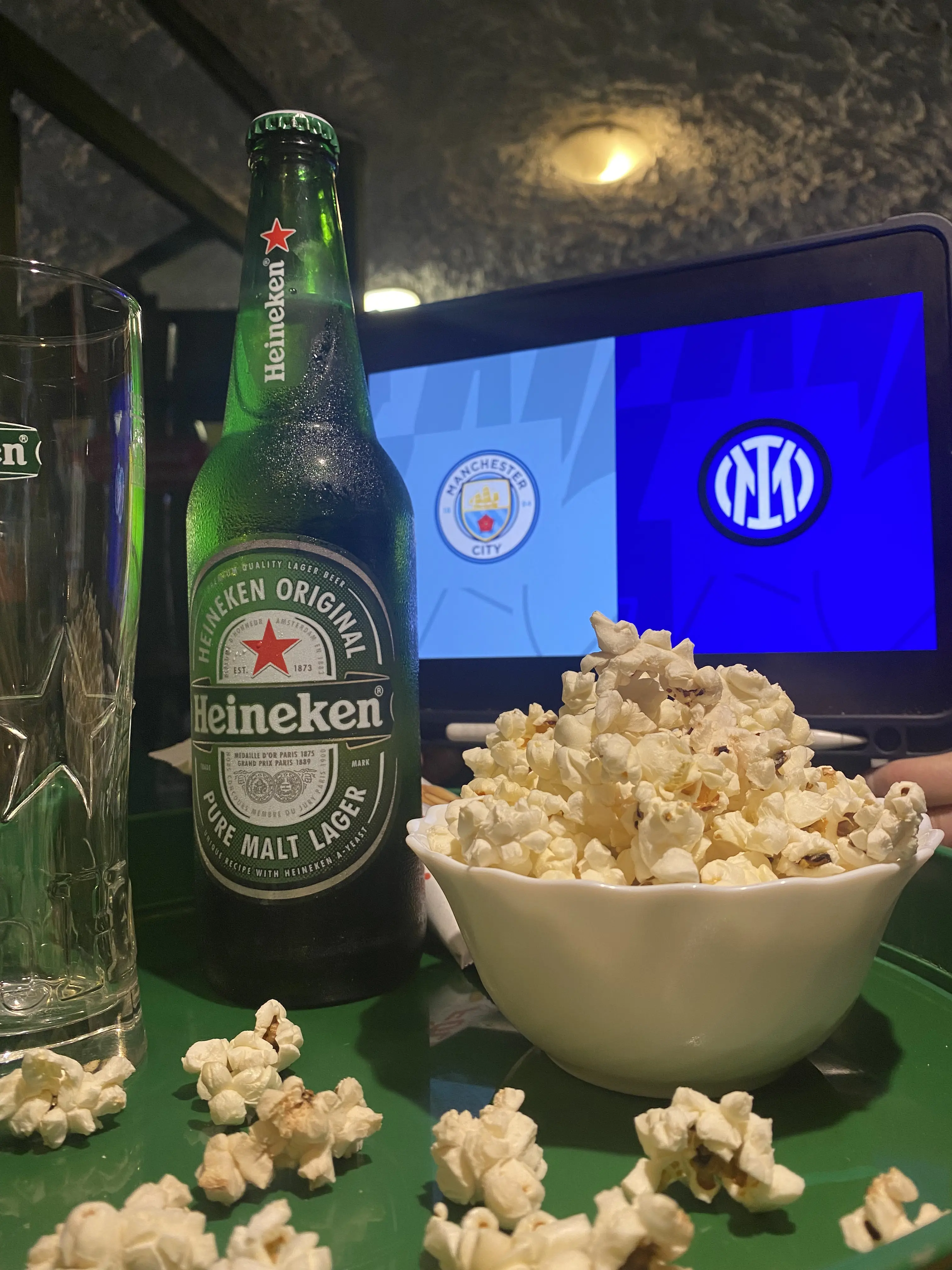 Esti hangulat a borozóban